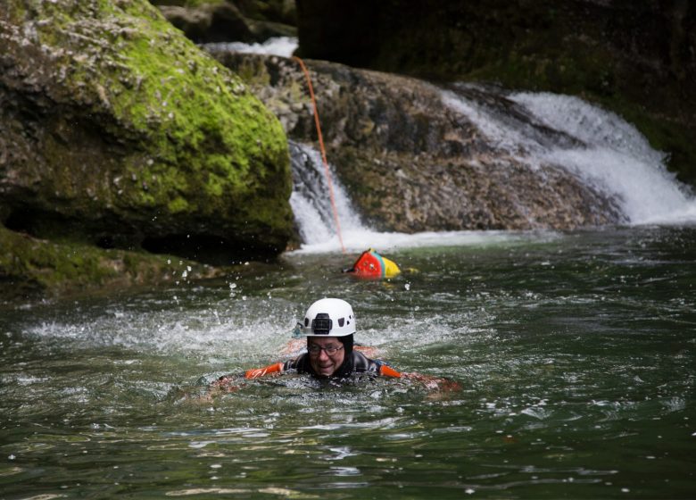 1920-1280-annette-canyoning