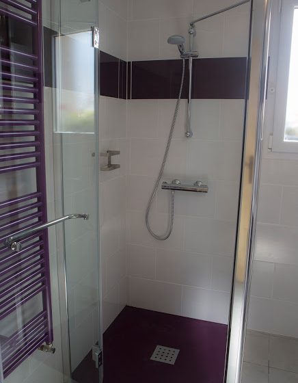Salle de bain avec douche Violet Passion